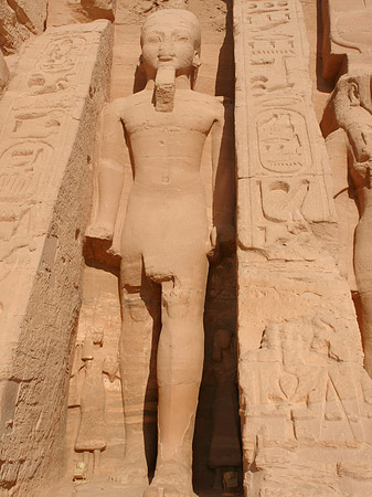 Foto Kolosstatue König Ramses II