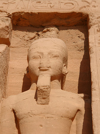 Foto Kolosstatue König Ramses II