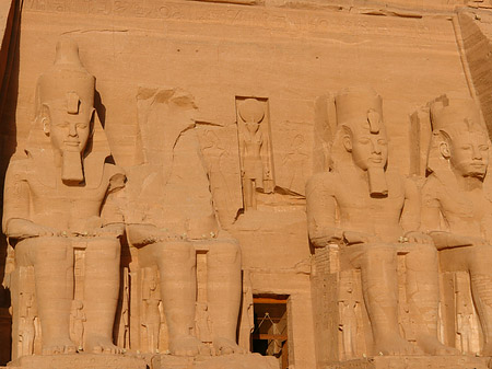 Fotos Tempel mit Touristen | Abu Simbel