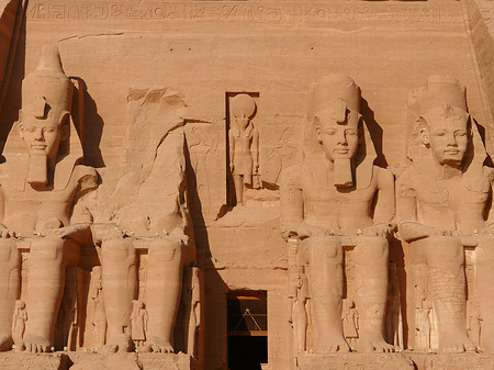 Foto Tempel mit Touristen - Abu Simbel