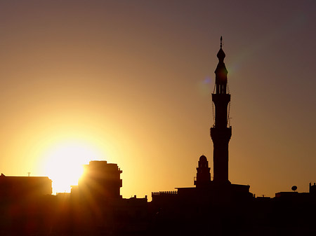 Sonnenuntergang über der Stadt Fotos