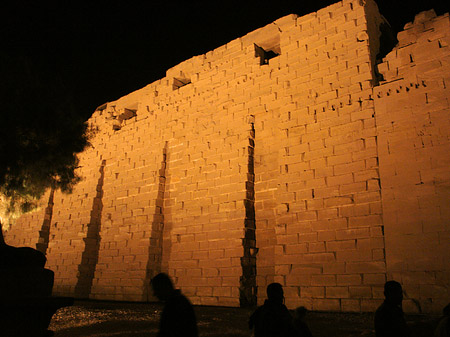 Karnak Tempel bei Nacht Fotos