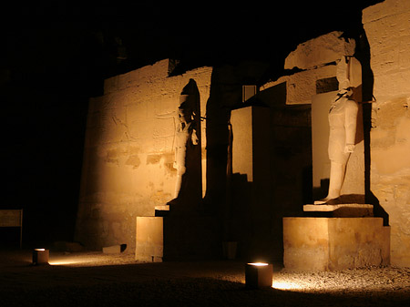 Fotos Karnak Tempel bei Nacht