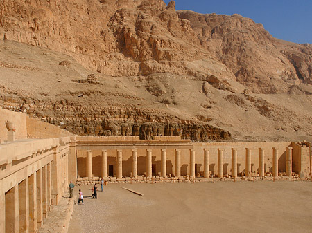 Eingang zu Tempel der Hatschepsut Fotos