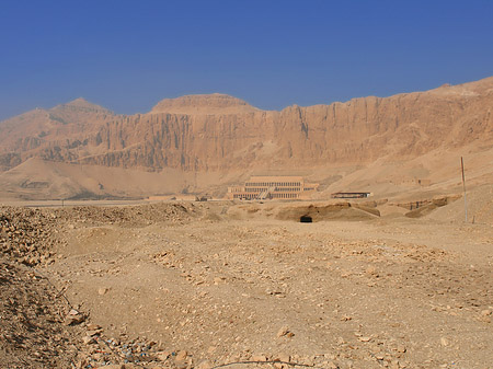 Fotos Eingang zum Tempel mit Berg