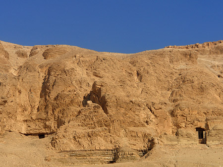 Fotos Eingang zum Tempel mit Berg